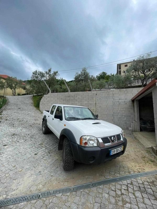 Branco Usado 2005 Nissan Navara Pickup | € 19.500 (Caro) - Imagem 1/4