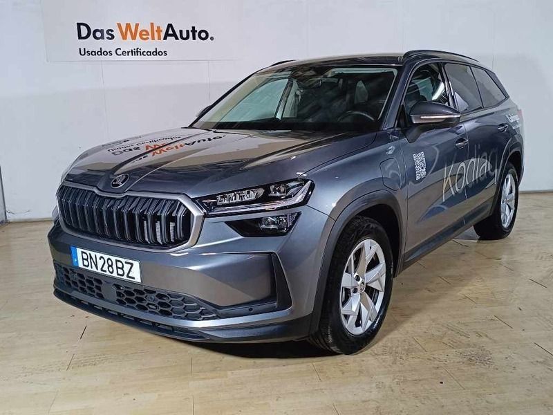 Cinzento Usado 2024 Skoda Kodiaq SUV | € 41.500 - Imagem 1/4