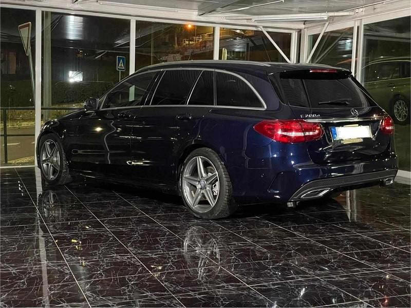 Usado Mercedes C200 136 HP (100 kW) 2015 Azul Carrinha