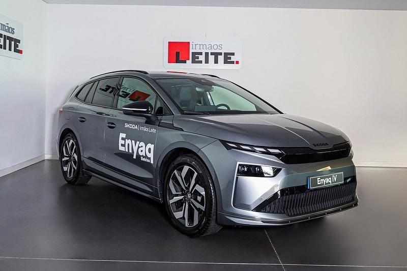 Cinza Usado 2025 Skoda Enyaq iV SportLine SUV | € 43.900 - Imagem 1/4