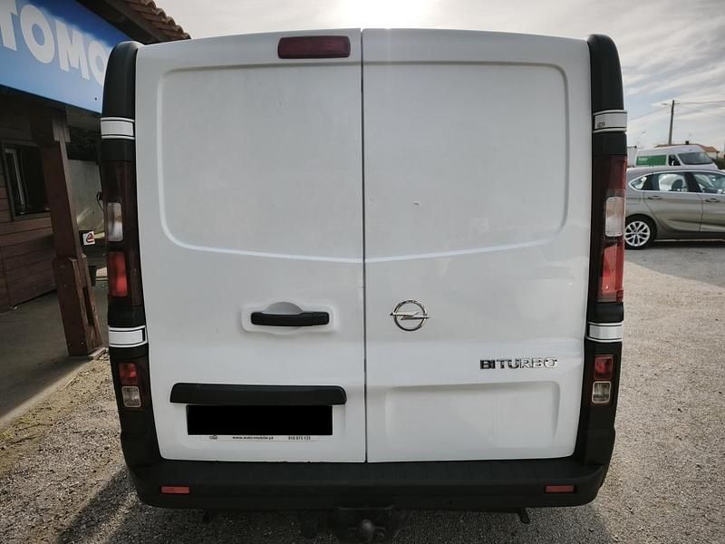 Usado Opel Vivaro 125 HP (91 kW) 2017 Branco Monovolume
