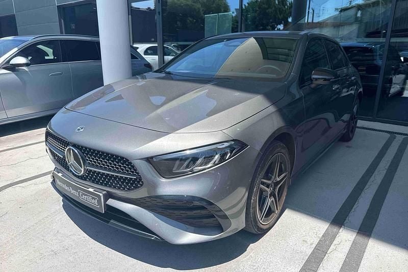 Cinza Usado 2024 Mercedes A250 Sedan | € 45.900 - Imagem 1/4