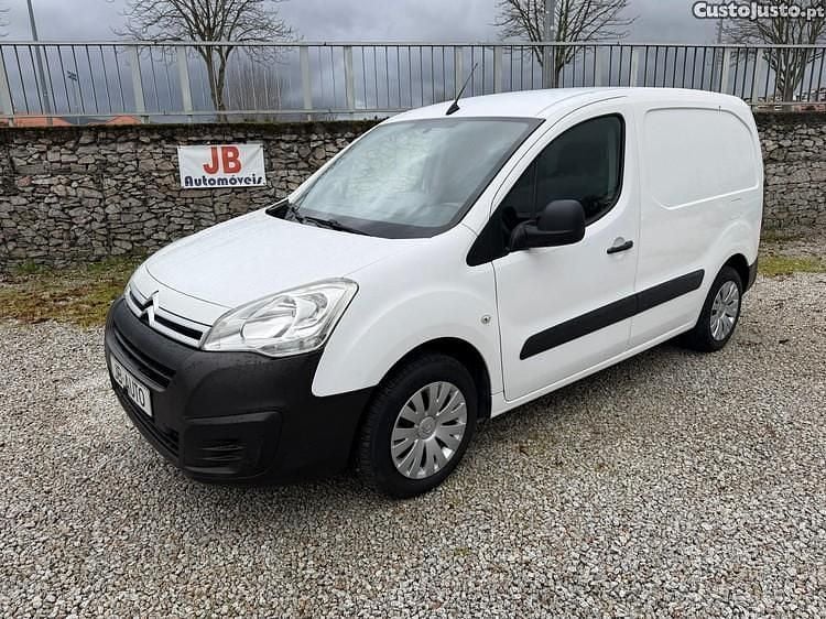 Usado Citroën Berlingo 100 HP (73 kW) 2017 Branco Monovolume