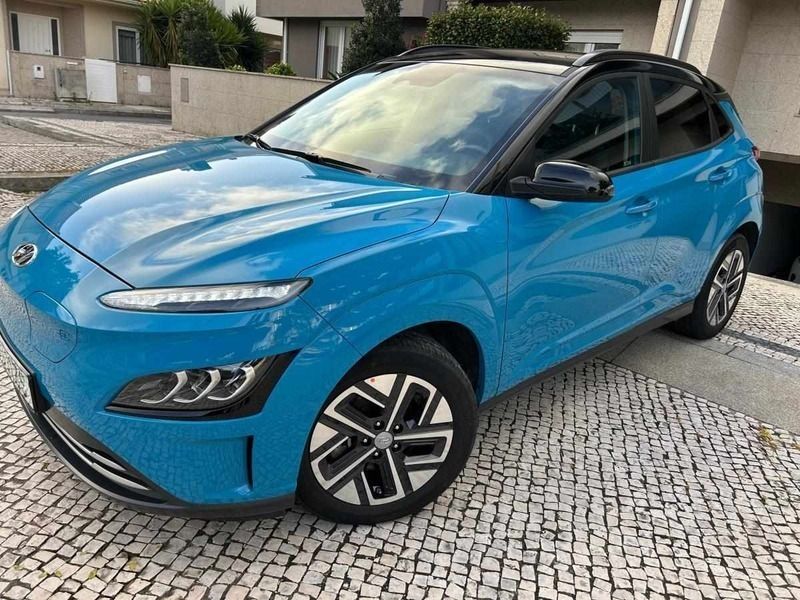 Azul Usado 2021 Hyundai Kauai SUV | € 21.500 - Imagem 1/4