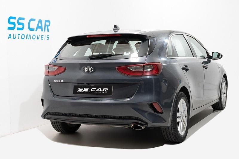 Usado Kia Ceed 120 HP (88 kW) 2021 Cinza Citadino
