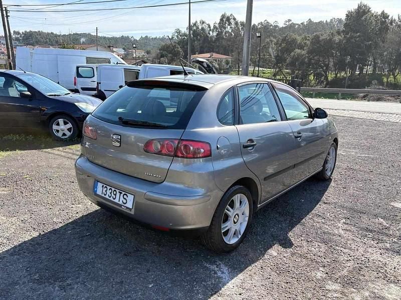 Usado Seat Ibiza 64 HP (47 kW) 2002 Cinzento Citadino