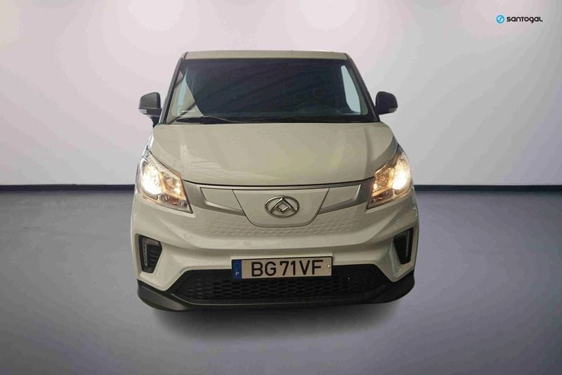 Usado Maxus eDeliver 3 88 kW (121 HP) 2024 Branco Van