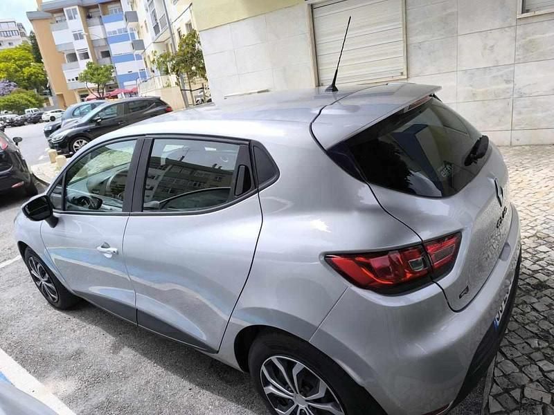 Usado Renault Clio IV 90 HP (66 kW) 2019 Cinzento Citadino