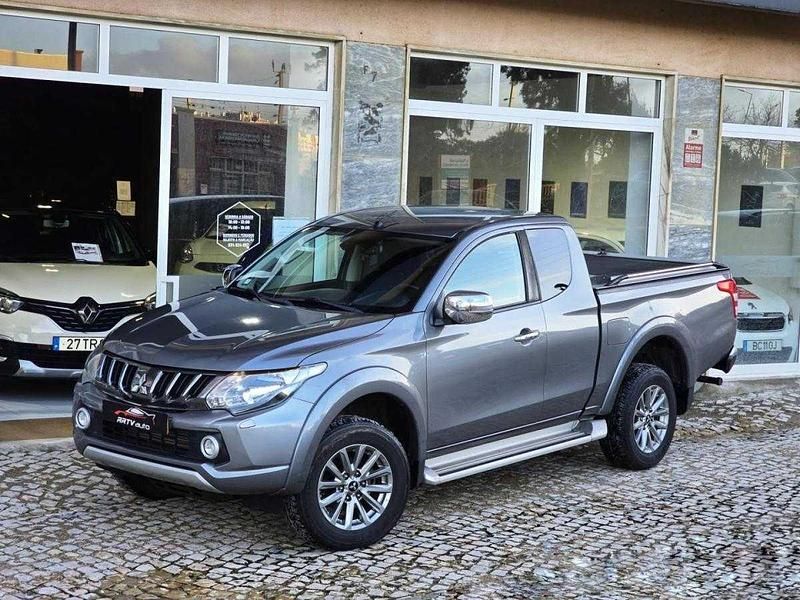 Cinzento Usado 2018 Mitsubishi L200 Pickup | € 27.950 - Imagem 1/4