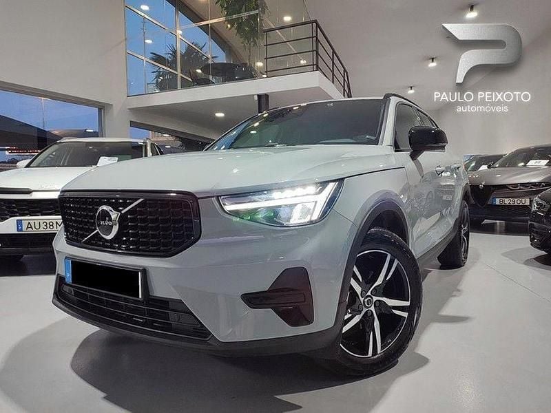 Usado Volvo XC40 129 HP (94 kW) 2024 Cinzento SUV
