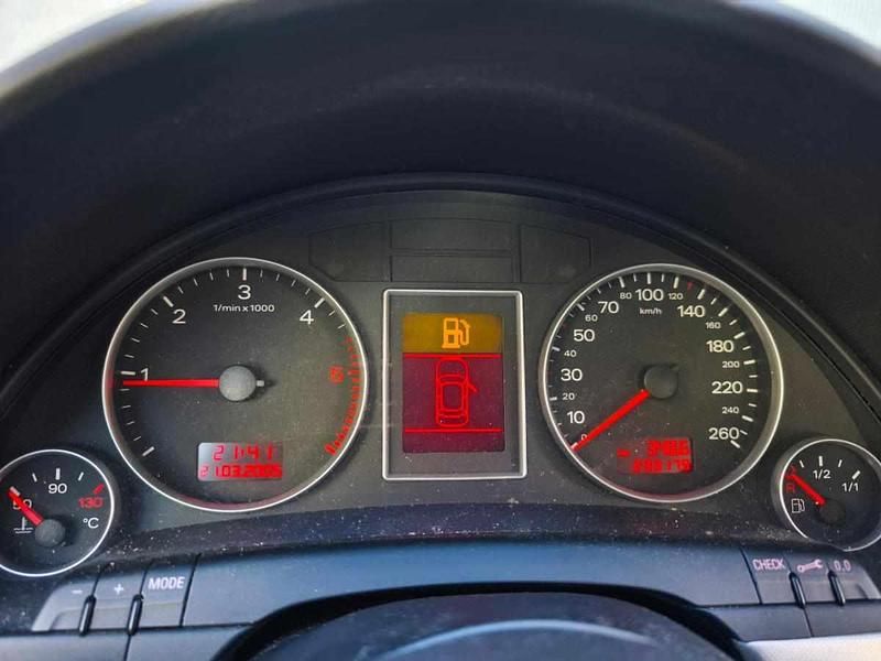 Usado Audi A4 140 HP (102 kW) 2006 Azul Sedan