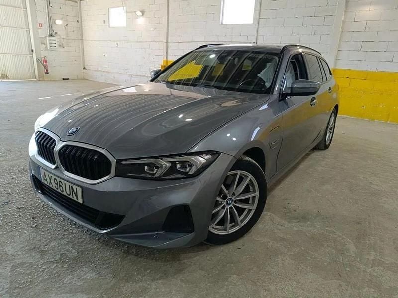 Cinza Usado 2023 BMW 330 Carrinha | € 44.800 - Imagem 1/4
