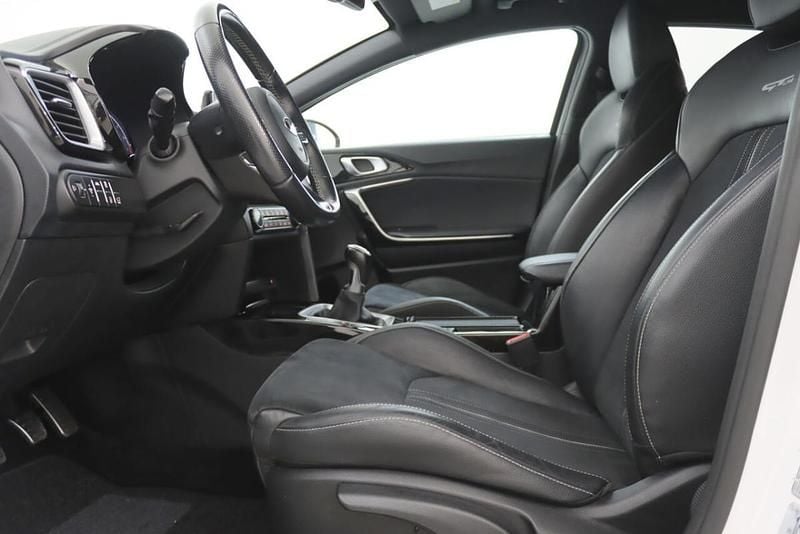 Usado Kia ProCeed 120 HP (88 kW) 2022 Branco Carrinha