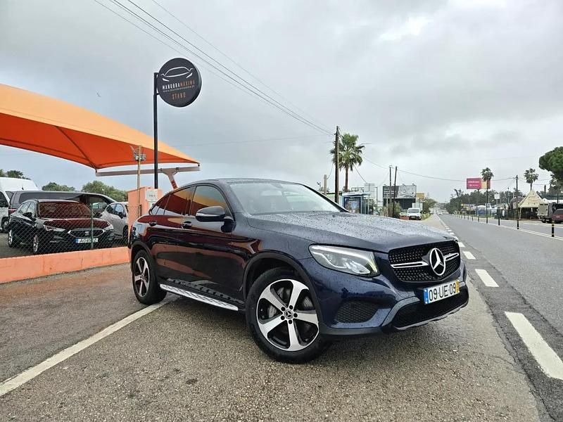 Usado Mercedes GLC350 AMG line 320 HP (235 kW) 2018 Azul escuro Coupé