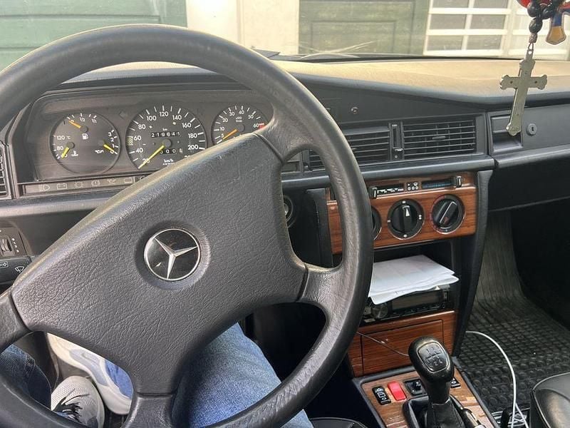 Usado Mercedes 190 90 HP (66 kW) 1995 Sedan