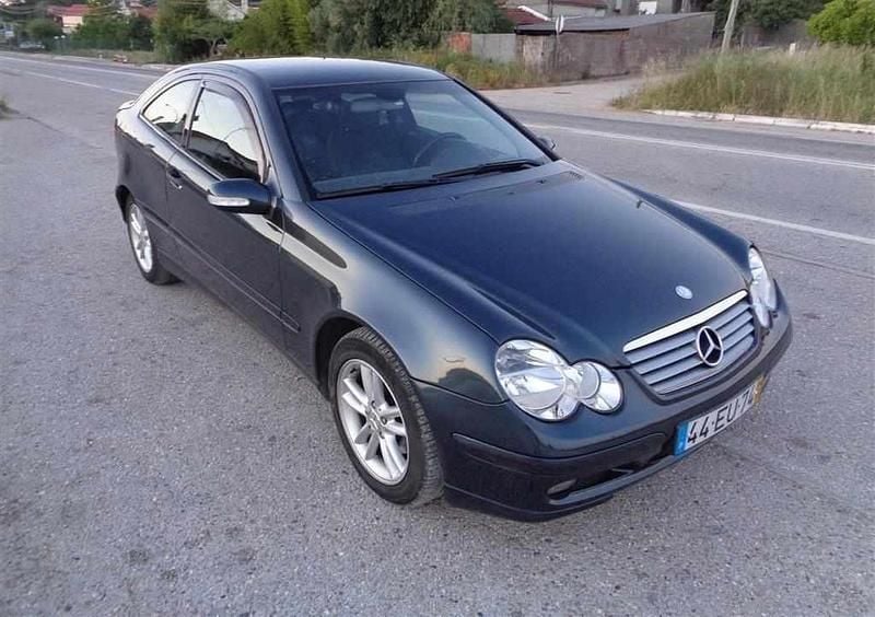 Azul Usado 2004 Mercedes 220 Coupé | € 2.500 - Imagem 1/4