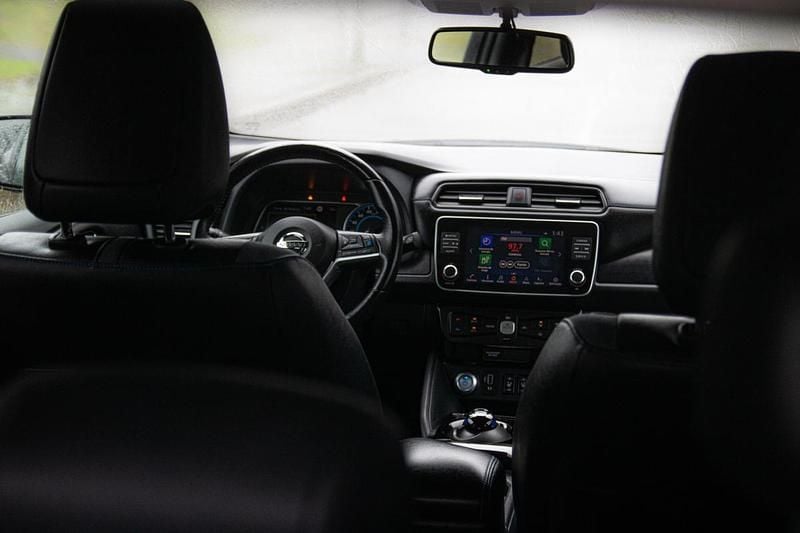 Usado Nissan Leaf Tekna 160 kW (218 HP) 2020 Cinza Citadino