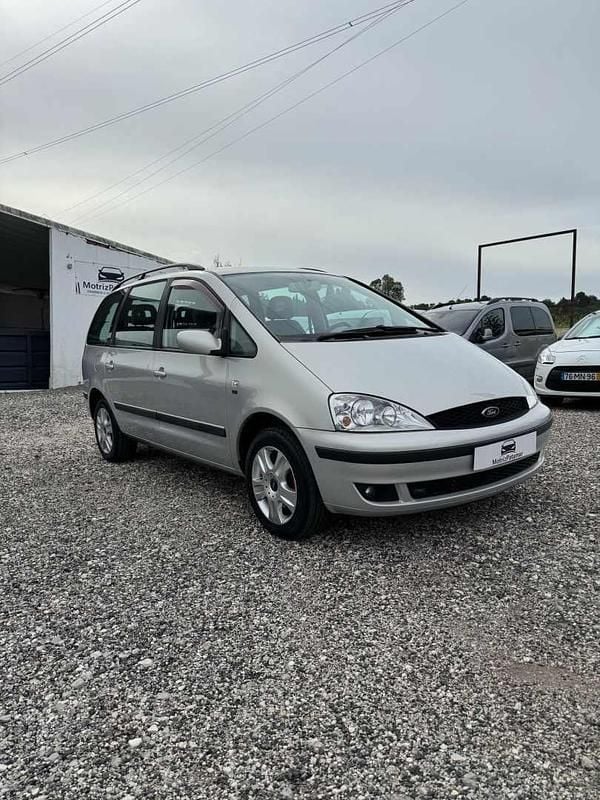 Cinzento Usado 2004 Ford Galaxy Monovolume | € 5.500 - Imagem 1/4