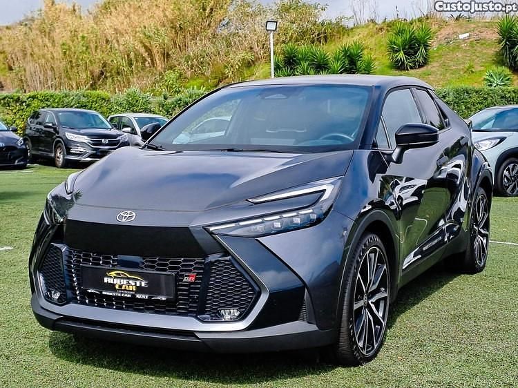 Cinza Usado 2024 Toyota C-HR Sport SUV | € 48.499 - Imagem 1/1