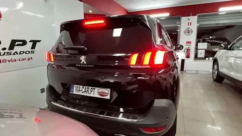Usado Peugeot 5008 GT-line 130 HP (95 kW) 2019 Preto Monovolume