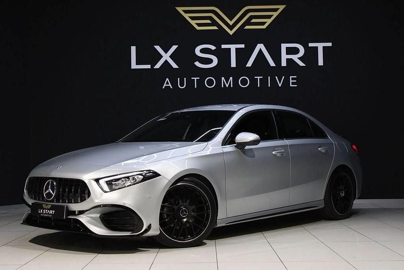 Cinza Usado 2022 Mercedes A180 AMG line Sedan | € 28.990 (Preço justo) - Imagem 1/4