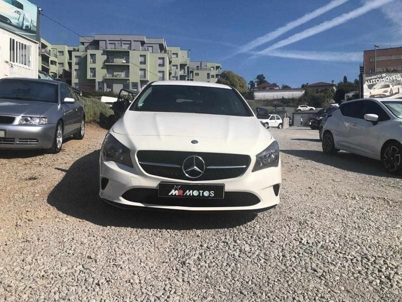Branco Usado 2016 Mercedes CLA180 Sedan | € 23.500 - Imagem 1/4