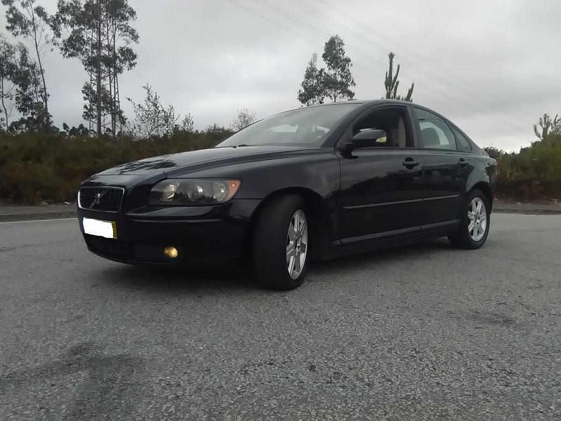 Usado Volvo S40 136 HP (100 kW) 2005 Preto Sedan