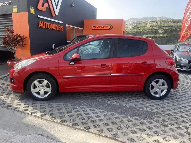 Usado Peugeot 207 68 HP (50 kW) 2010 Vermelho Citadino