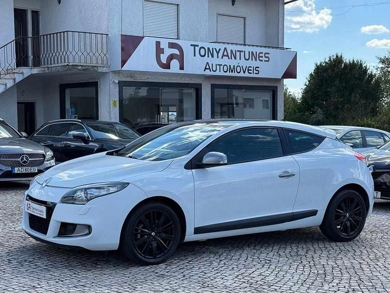 Branco Usado 2010 Renault Mégane III Coupé | € 7.500 (Preço justo) - Imagem 1/4