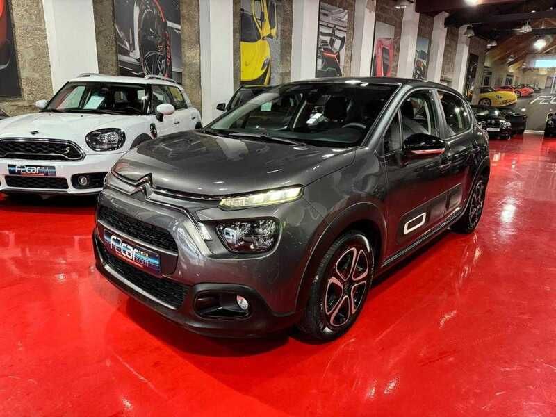 Cinzento Usado 2022 Citroën C3 Feel Citadino | € 14.350 (Preço justo) - Imagem 1/4