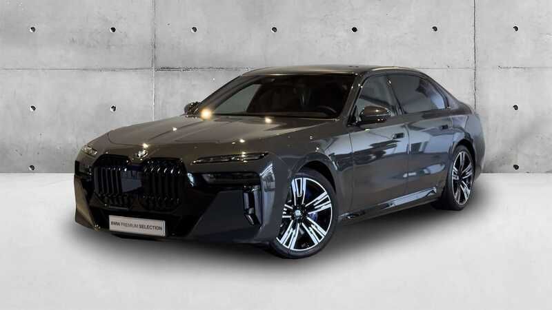 Cinza dravit metalizada cortinas dos vidros laterais traseiros Usado 2024 BMW i7 Comfort Edition Sedan | € 185.870 - Imagem 1/4