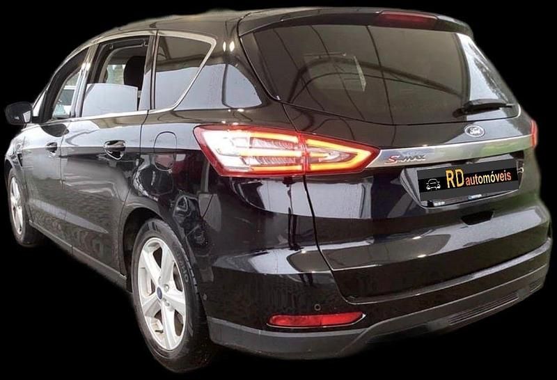 Usado Ford S-MAX S 150 HP (110 kW) 2015 Preto Monovolume