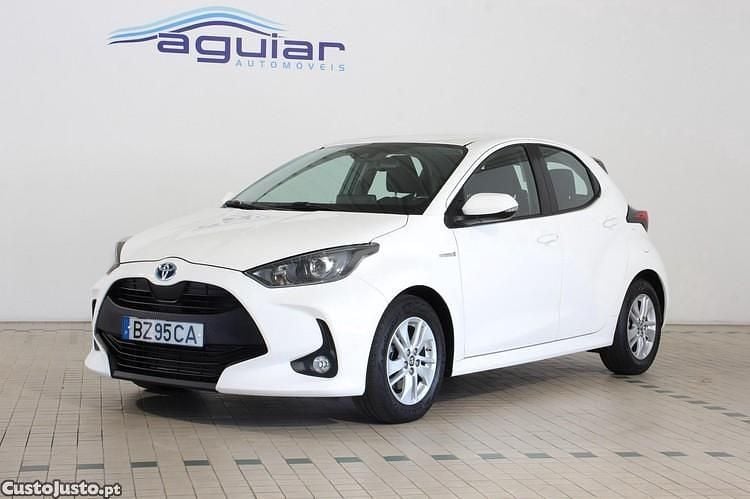 Branco Usado 2021 Toyota Yaris Hybrid Comfort Citadino | € 19.500 (Preço justo) - Imagem 1/1