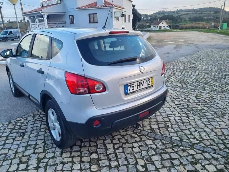 Usado Nissan Qashqai Acenta 106 HP (77 kW) 2009 Cinzento SUV