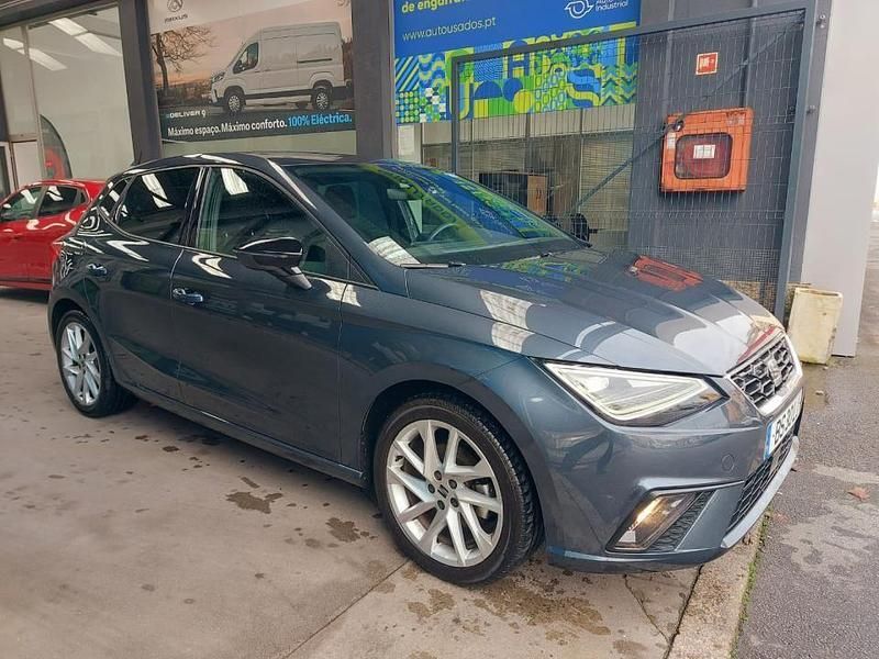 Usado Seat Ibiza 115 HP (84 kW) 2025 Cinzento Citadino