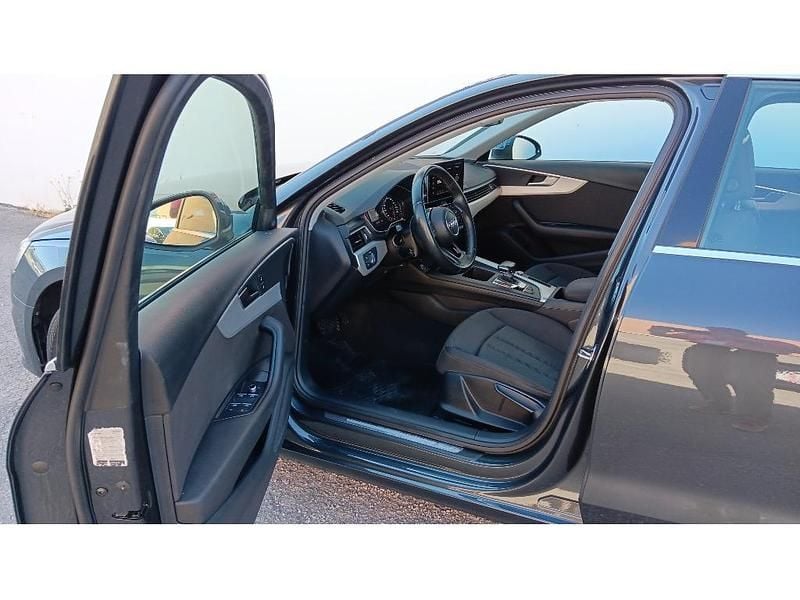 Usado Audi A4 Advanced 136 HP (100 kW) 2022 Cinzento escuro metalizado Carrinha