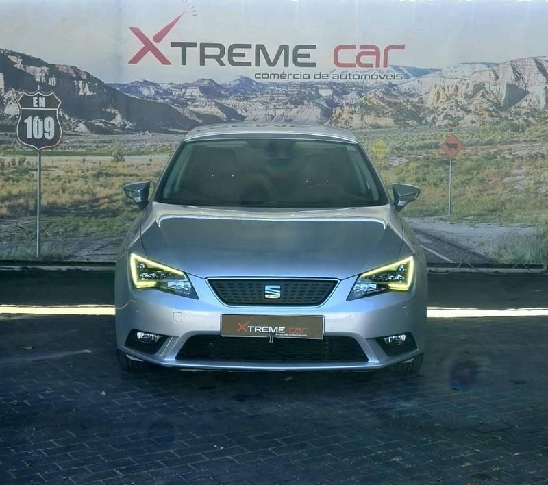 Usado Seat Leon Ecomotive 110 HP (80 kW) 2014 Cinzento Sedan