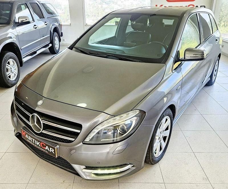 Usado Mercedes B200 136 HP (100 kW) 2011 Cinza Monovolume