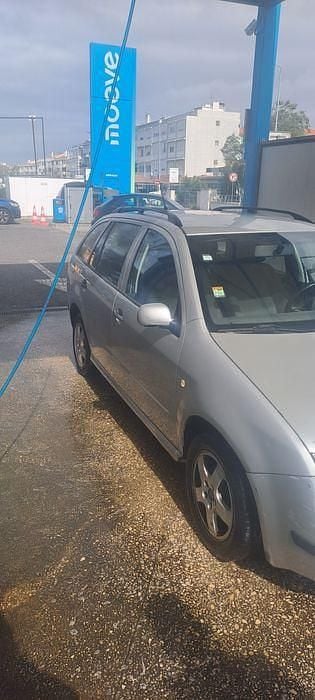 Usado Skoda Fabia 65 HP (47 kW) 2004 Sedan