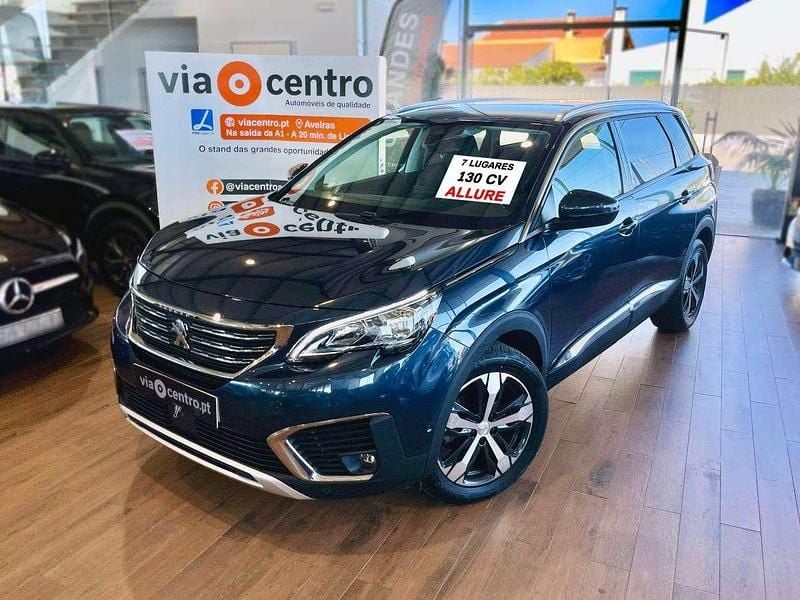 Usado Peugeot 5008 Allure 130 HP (95 kW) 2018 Azul escuro Monovolume