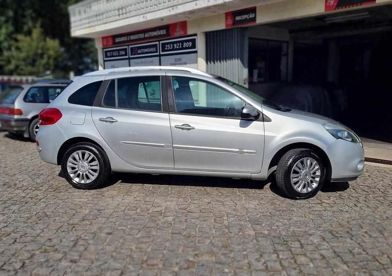 Usado Renault Clio II 89 HP (65 kW) 2011 Cinzento Carrinha