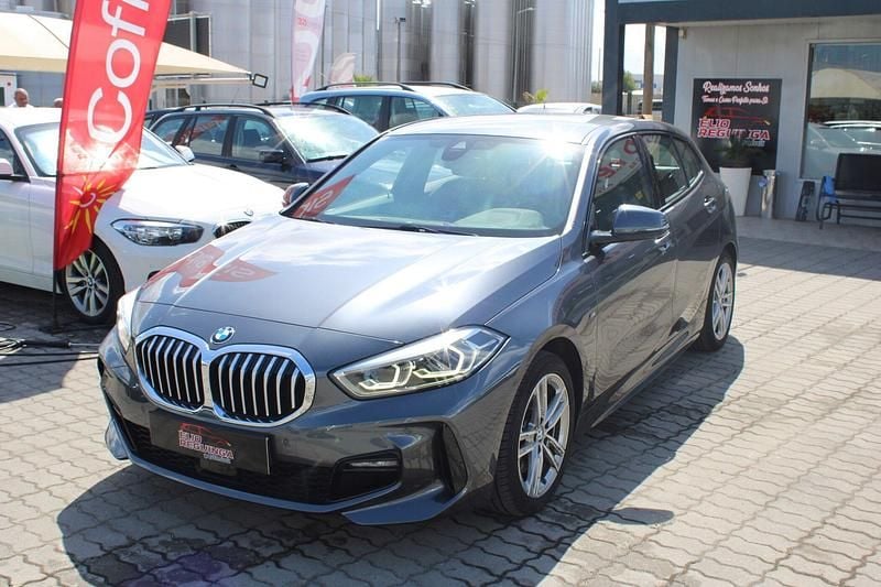 Cinza Usado 2021 BMW 116 Citadino | € 27.400 - Imagem 1/4