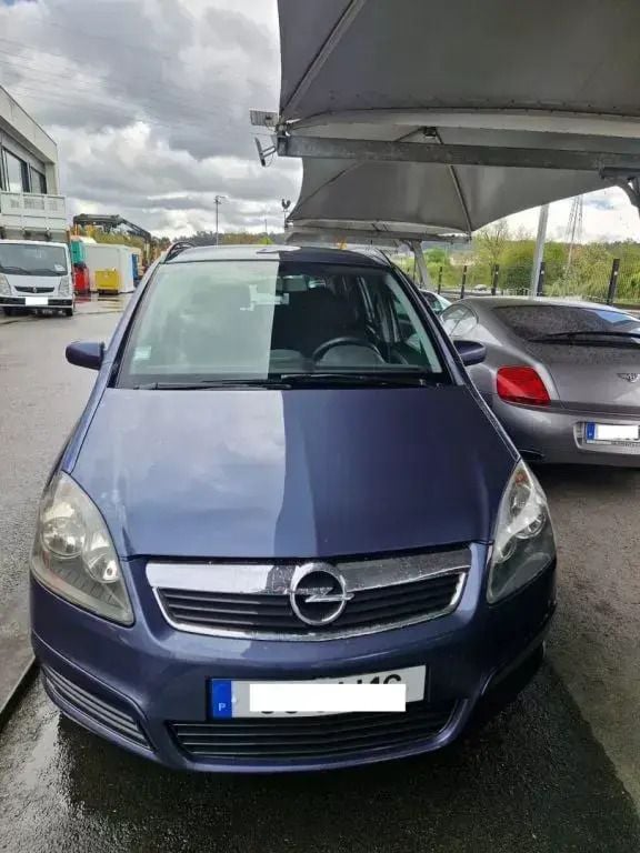 Usado Opel Zafira Enjoy 100 HP (73 kW) 2006 Cinzento Monovolume