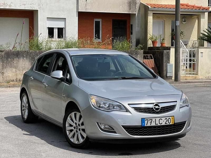 Cinzento Usado 2010 Opel Astra Citadino | € 4.500 - Imagem 1/4
