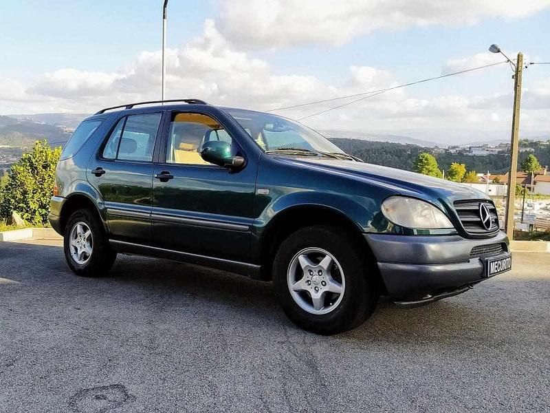 Usado Mercedes ML320 215 HP (158 kW) 1999 Verde escuro SUV