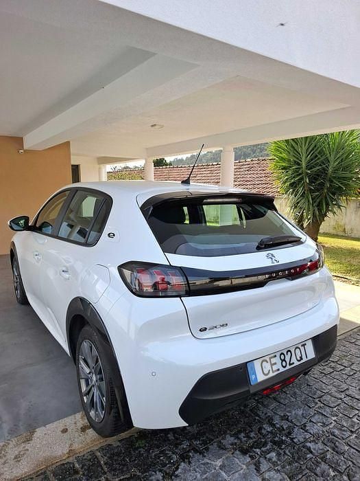 Usado Peugeot e-208 100 kW (136 HP) 2021 Citadino