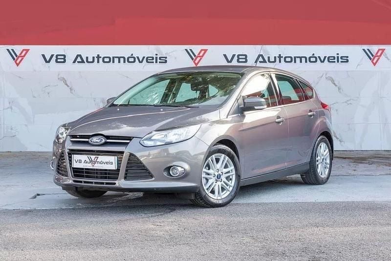 Cinzento Usado 2013 Ford Focus SYNC Edition Citadino | € 10.450 (Preço justo) - Imagem 1/4