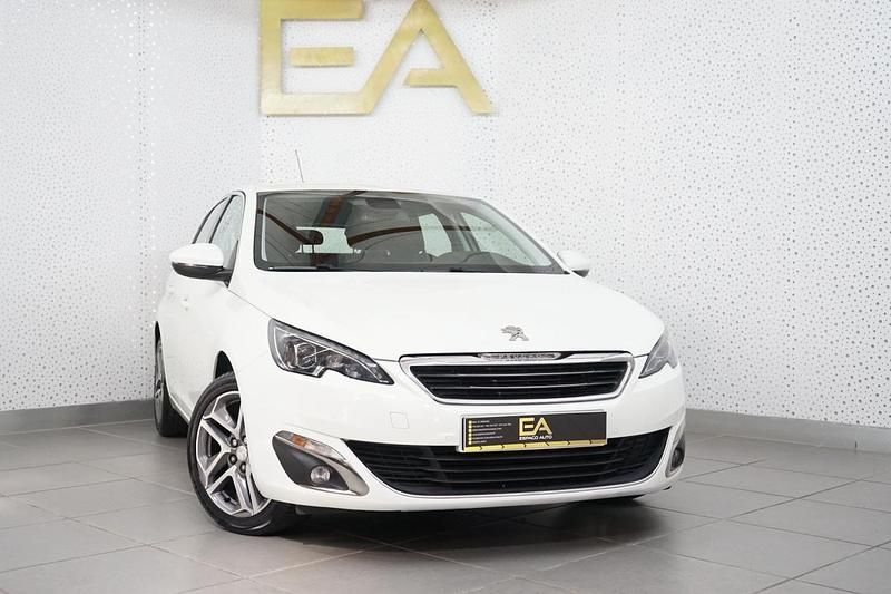 Branco Usado 2016 Peugeot 308 Allure | € 11.980 (Preço justo) - Imagem 1/4