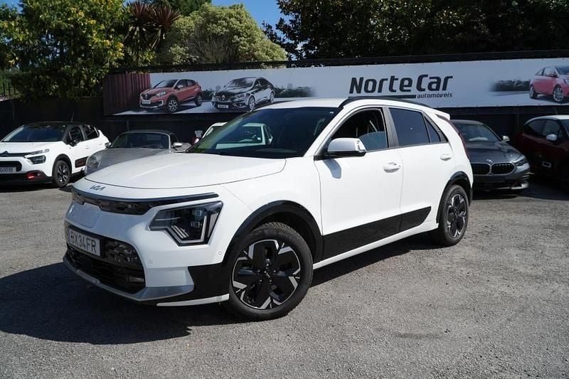 Branco Usado 2024 Kia e-Niro SUV | € 30.250 (Preço justo) - Imagem 1/4
