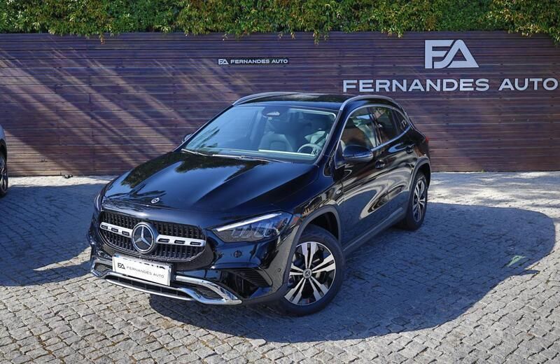 Preto Usado 2025 Mercedes GLA250 Progressive SUV | € 53.900 - Imagem 1/4